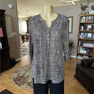 Cathy black, gray & red 3/4 sleeves Vneck blouse-size L